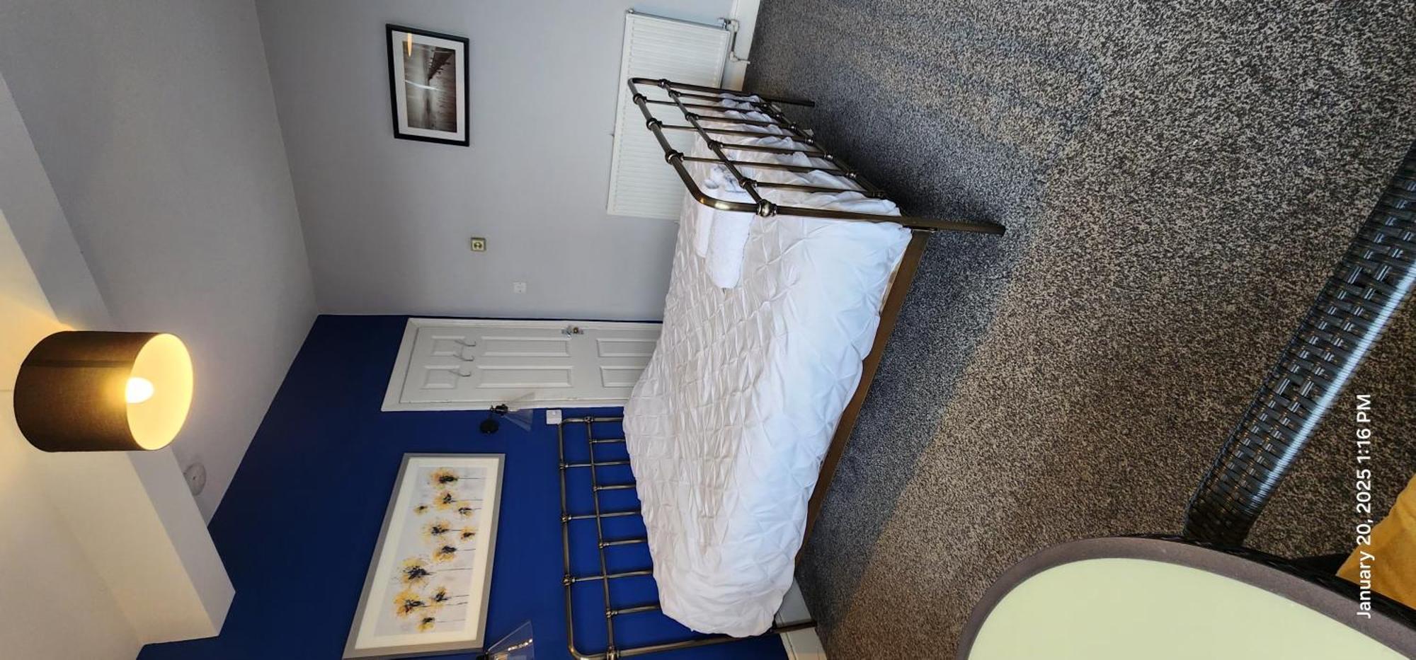 From Home, Private Ensuite Spacious Homestay *